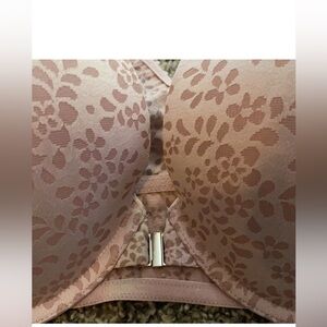 NWOT ADORE ME Bra super comfortable !!! Take advantage of $4.99 shipping !!